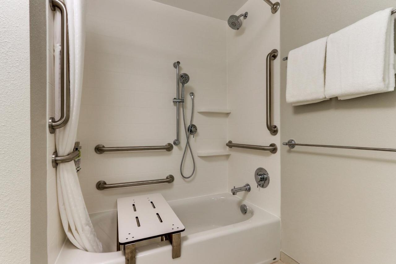 Specialty Room,1023323713:JPEG