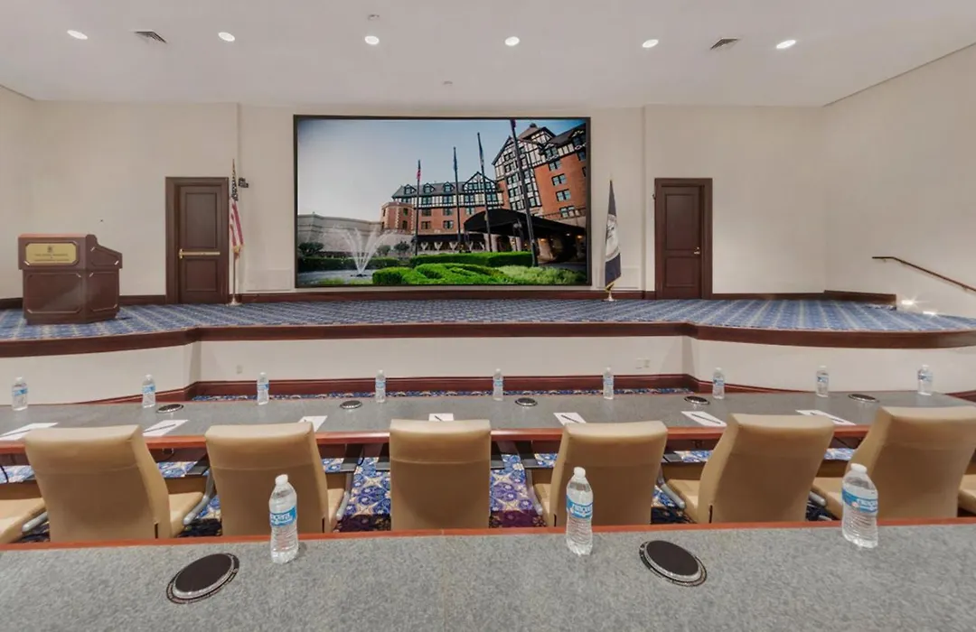 Hotel Roanoke & Conference Center, Curio Collection By Hilton-1