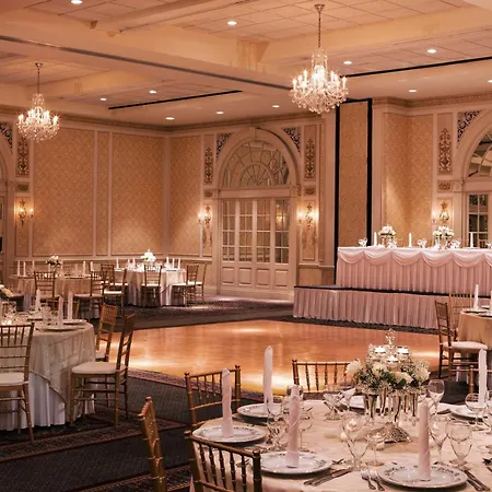 Hotel Roanoke & Conference Center, Curio Collection By Hilton-3